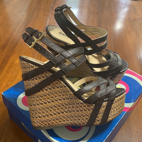 Brown wedge - Picture 2 of 3